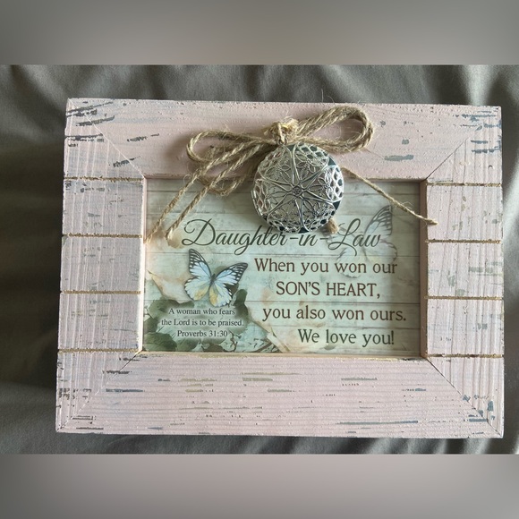 “Daughter - In - Law” jewelry music box. Never used. - Picture 1 of 4